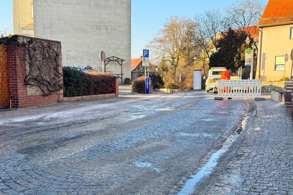 Ein Wasserrohrbruch ist Schuld an der Situation.