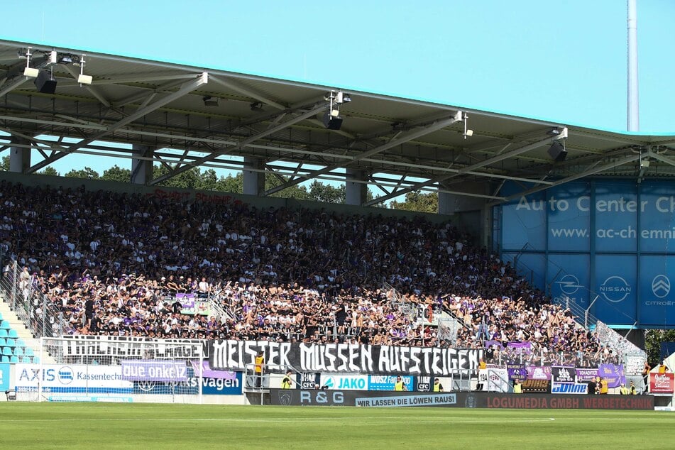Die FCE-Fans sind zu Hause eine Macht und lassen auch auswärts - wie hier in Chemnitz - die Kassen klingeln.