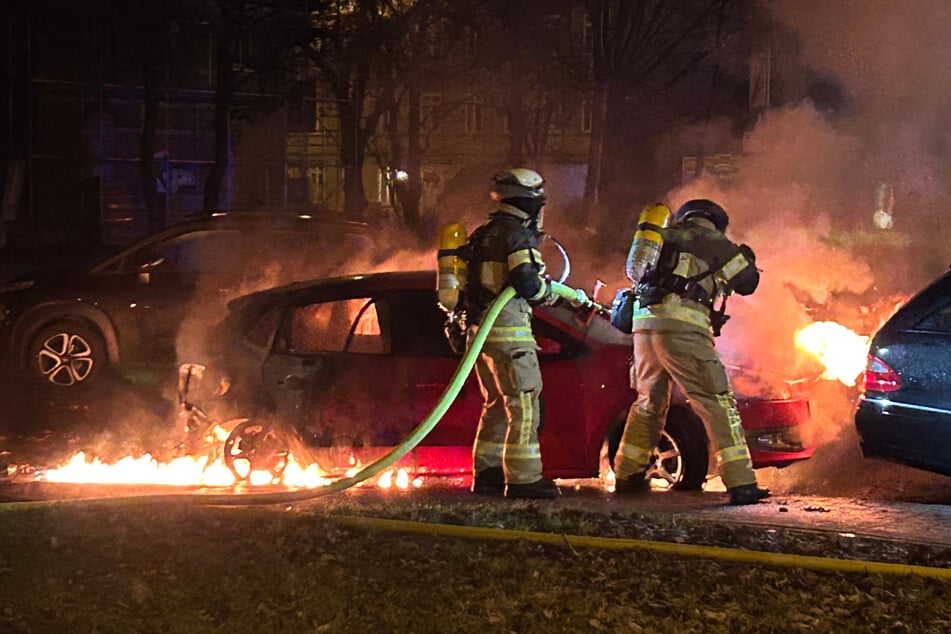 Volvo brennt lichterloh: War es Brandstiftung?