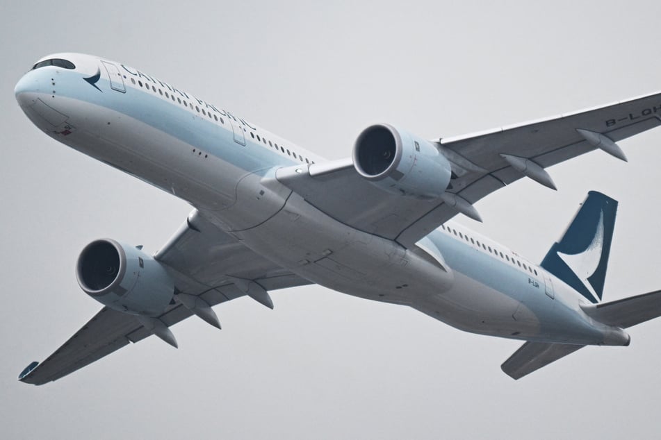 Passagiere krachen gegen die Kabinendecke: Zehn Verletzte bei heftigen Turbulenzen