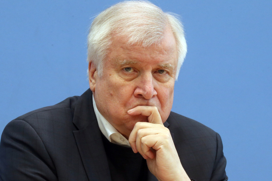 Bundeskanzler Horst Seehofer (70, CSU). Theoretisch wäre es möglich.