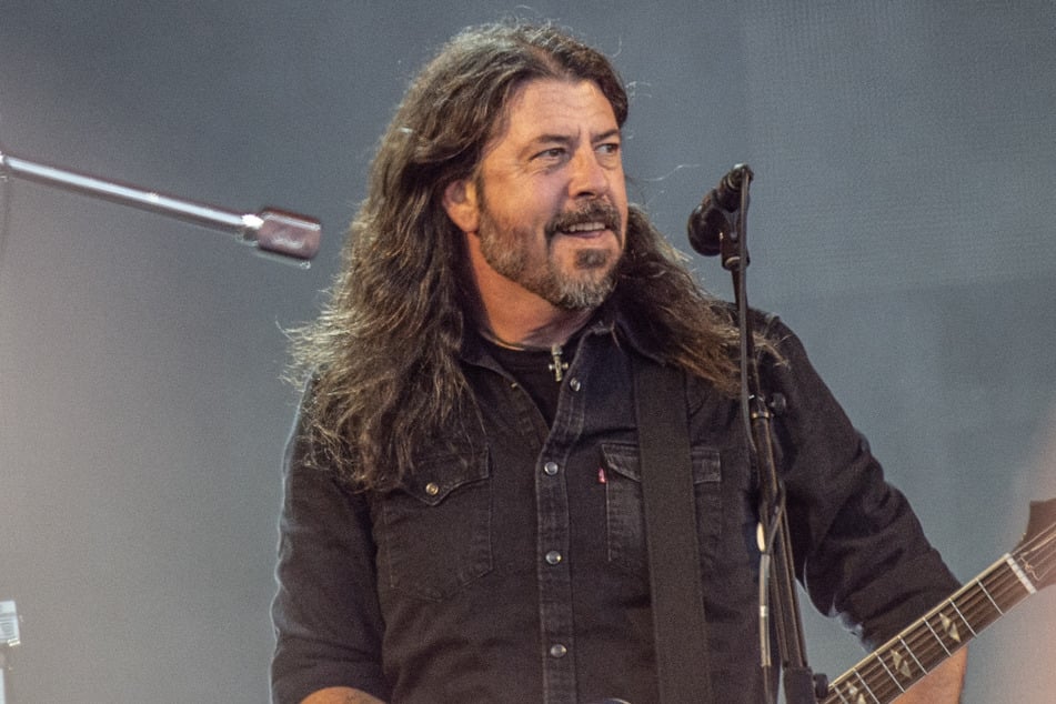 Foo Fighters frontman Dave Grohl announced on Tuesday that he had become the father to a baby girl who was born "outside of my marriage."