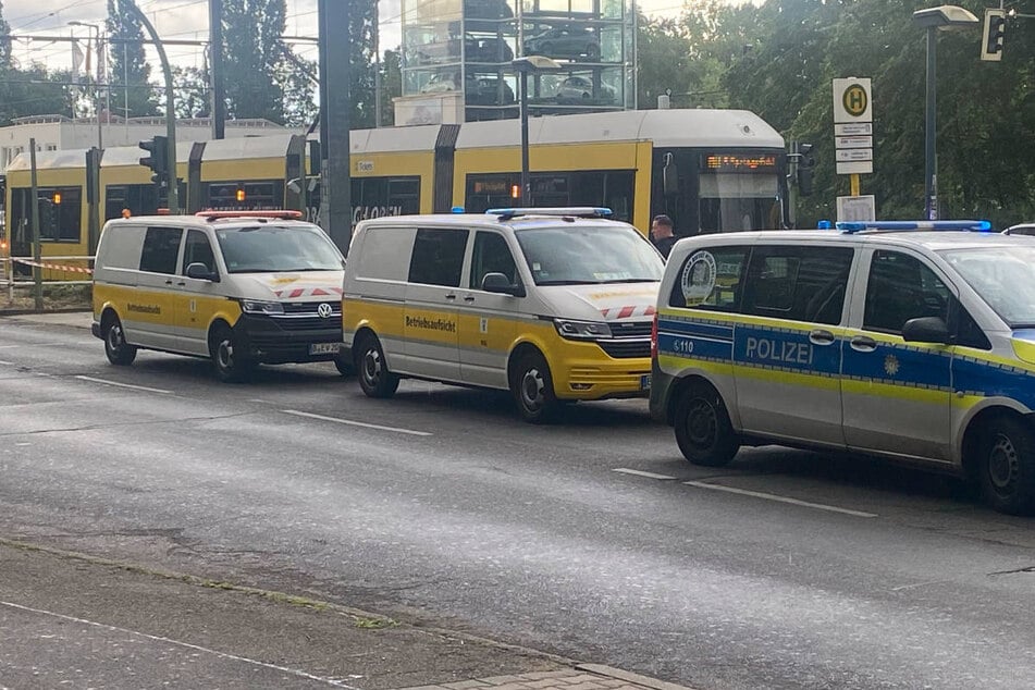 Böser Zusammenprall: Jugendliche geht über Rot und wird von Tram erfasst