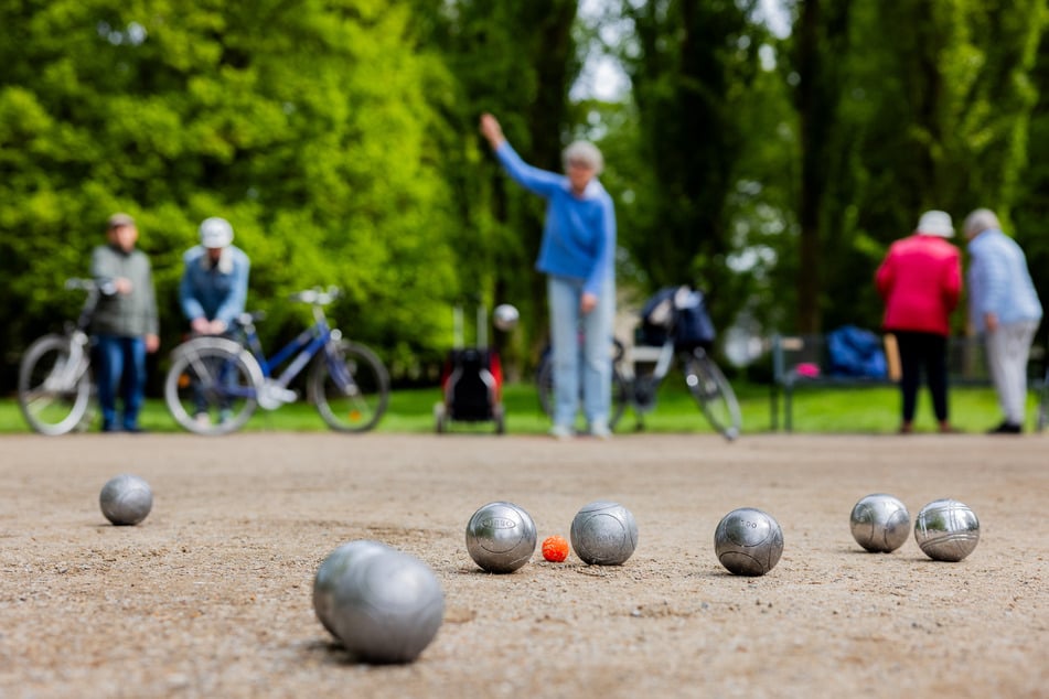 Neben Tanzkursen, Yoga und Selbstverteidigung wird auch Boule angeboten. (Symbolfoto)