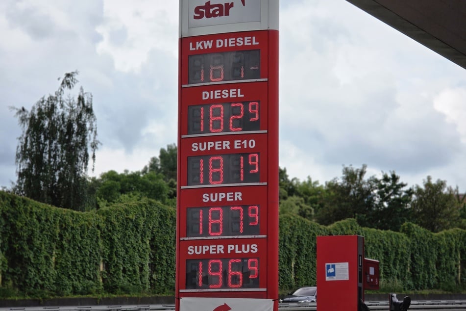 Im Vergleich zur letzten Woche sind die Spritpreise ein gutes Stück gesunken.