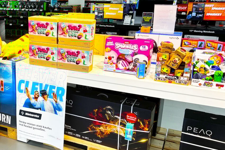 Zeugnis bei MediaMarkt und Saturn vorzeigen und pro Einser oder Zweier je 1 Euro bekommen!
