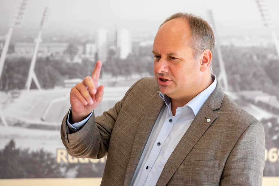 Will den virtuellen Verkehrspolizisten: OB Dirk Hilbert (49, FDP).