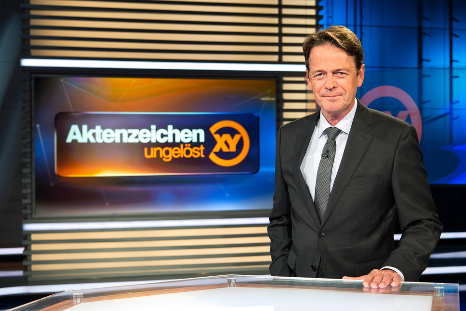 ZDF-Moderator Rudi Cerne im Studio der Sendung "Aktenzeichen XY ... ungelöst".