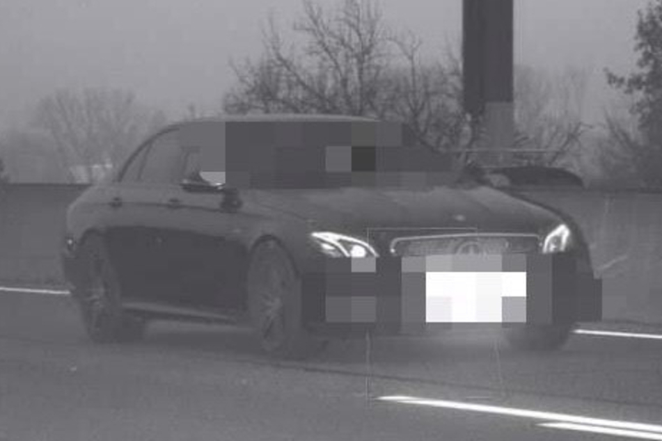 Der Mercedes AMG raste mit 244 km/h durch die Baustelle.