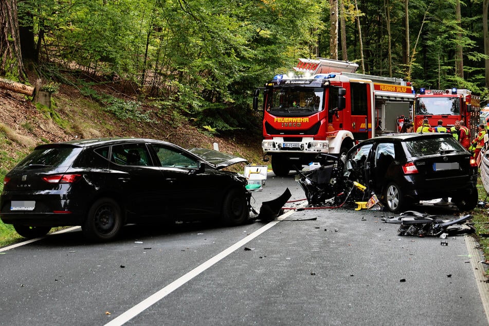 Wie es zu dem Unfall zwischen dem Seat (l.) und dem Skoda kommen konnte, ist jetzt Gegenstand der polizeilichen Ermittlungen.