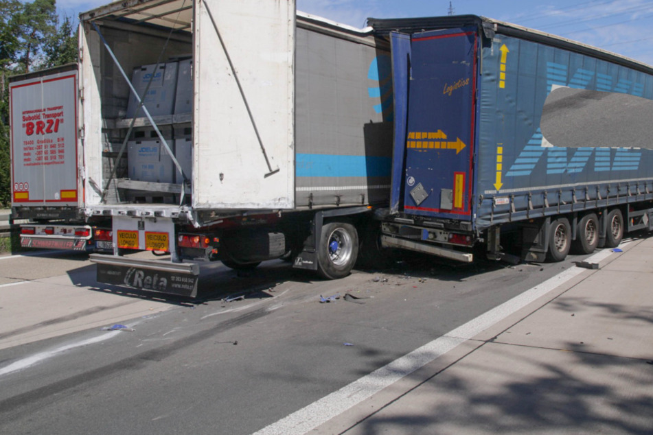 Drei Lkws krachen auf A5 ineinander und sorgen für Stau-Chaos!
