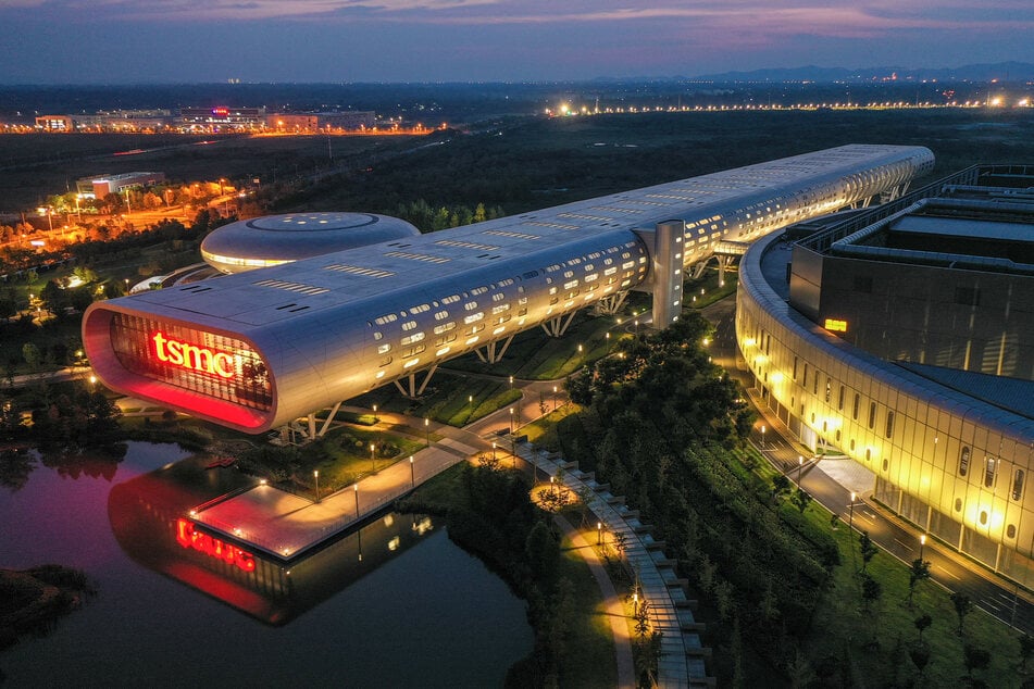 Die TSMC Factory in Nanjing, China. Die Taiwan Semiconductor Manufacturing Company (kurz TSMC) ist der weltweit größte Auftragshersteller von Halbleitern.
