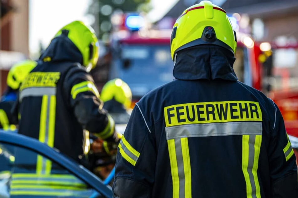 Chemnitz: Verheerender Brand in Mehrfamilienhaus: Vier Verletzte, darunter drei Kinder