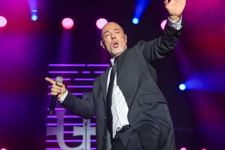 Sänger Bernd Heinrich Graf (56) hat die Auftritte mit seiner Band Unheilig in Oberhausen krankheitsbedingt abgesagt.