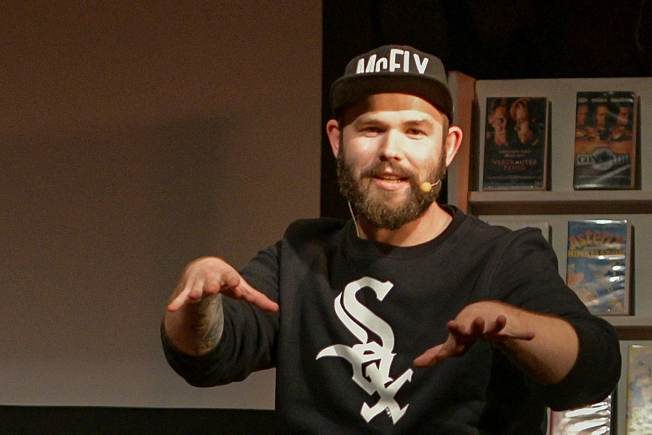 Inzwischen mehr Podcaster als Musiker: Max "Rockstah" Nachtsheim während der "Zurückgespult"-Tour des Retro-Podcasts Radio Nukular. (Archiv)