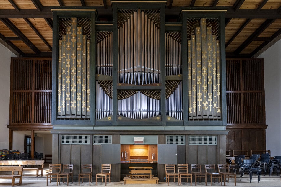 Die fünf Meter hohe "Eule"-Orgel steht seit 1993 in der Chemnitzer Kreuzkirche.