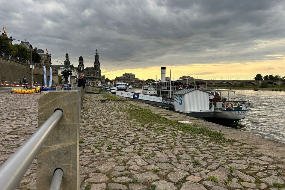 Noch ist die Elbe nicht besonders tief, die Ufer trocken. Das wird sich am Wochenende aber ändern!