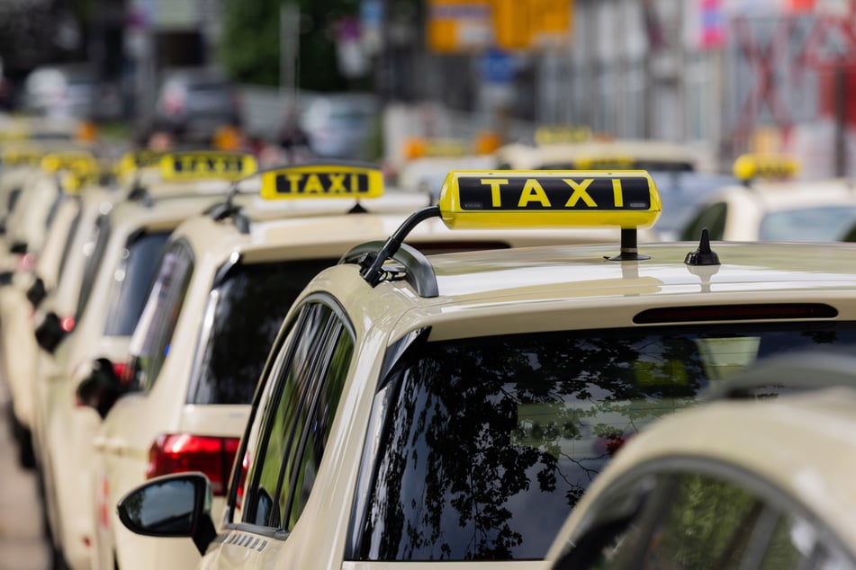 Eine wilde Taxifahrt durch Nordhessen und Niedersachsen endete am Sonntagabend in einem Polizeieinsatz. (Symbolfoto)