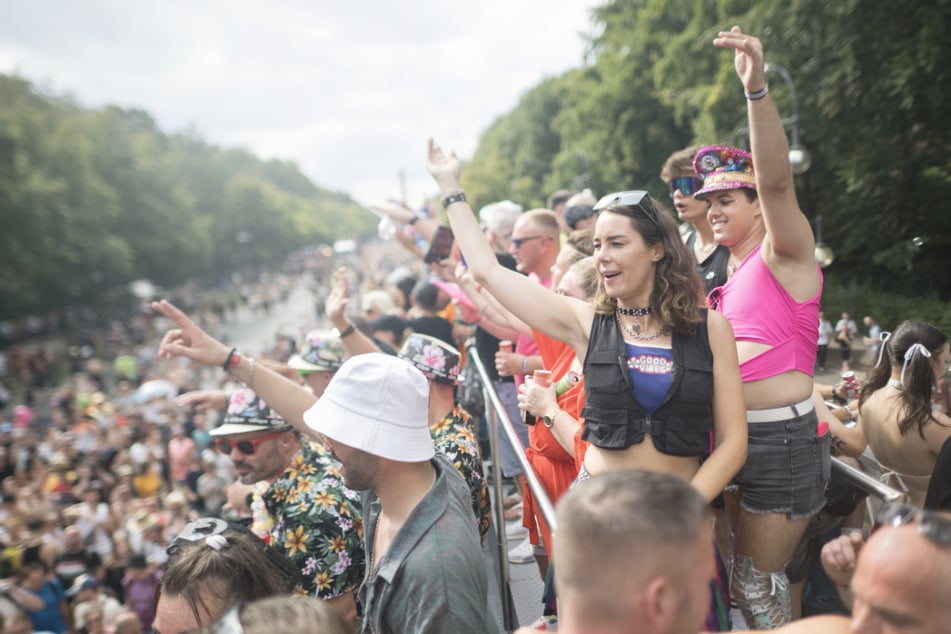 Endlich können die Techno-Fans in Berlin wieder raven.