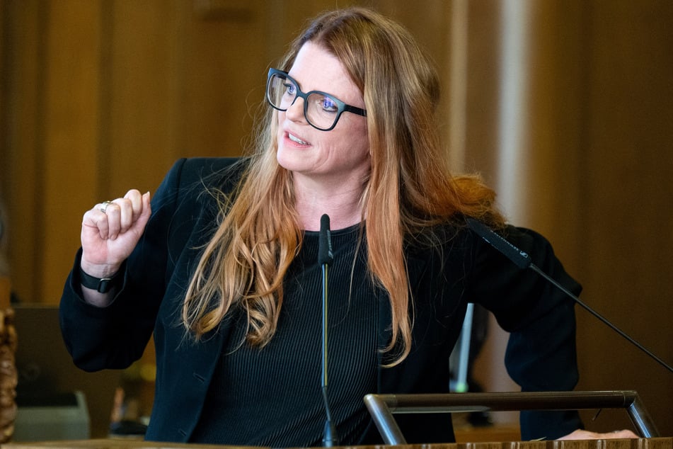 Linken-Stadträtin Susanne Schaper (48) verlangt eine klare Prioritätenliste und warnt, fehlende Ausrüstung könne im schlimmsten Fall Menschenleben kosten.