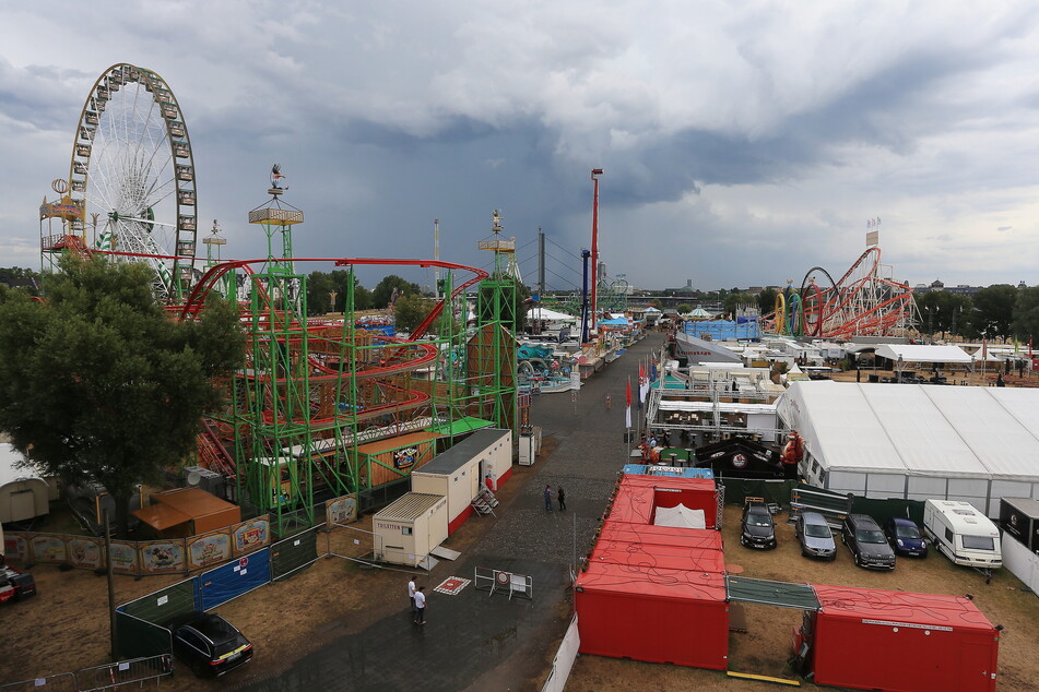Die Rheinkirmes in Düsseldorf ist für 2020 abgesagt. Bereits 2019 musste die Rheinkirmes wegen Sturm zeitweise geräumt werden.