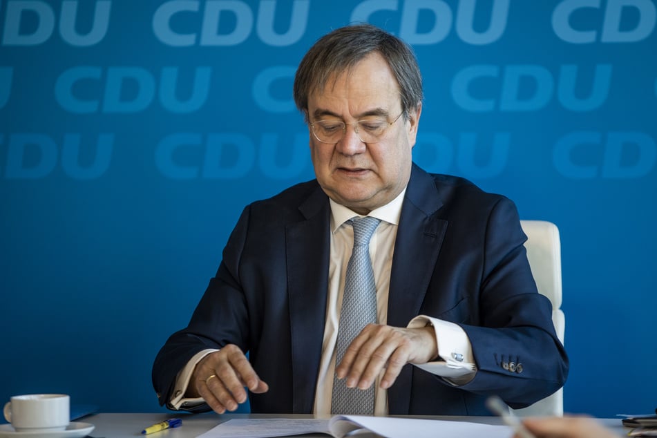 Der CDU-Vorsitzende und nordrhein-westfälische Ministerpräsident Armin Laschet (60) nimmt per Videokonferenz an einer Sitzung des Parteivorstandes in der CDU-Zentrale teil.
