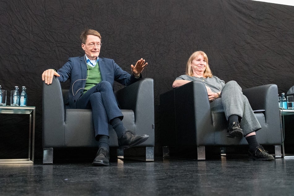 Podiumsdiskussion in Dresden mit illustren Gästen: Bundesgesundheitsminister Karl Lauterbach (59, SPD) und Gesundheitsministerin Petra Köpping (63, SPD) stellten sich den Fragen der kritischen Sachsen.