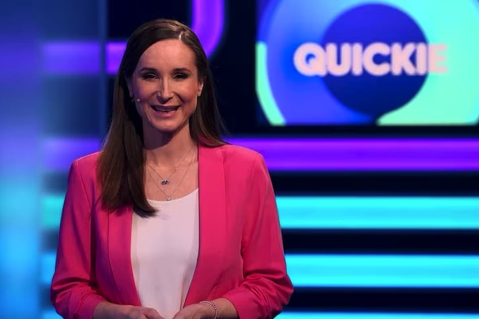 Moderiert die Quizshow "Quickie": Sarah von Neuburg (40).