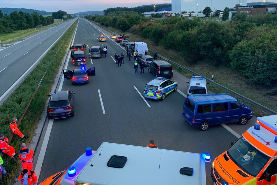 Wegen eines mutmaßlich bewaffneten Passagiers in einem Reisebus hatte die bayerische Polizei die Autobahn 9 zwischen den Anschlussstellen Hilpoltstein und Greding in beiden Fahrtrichtungen komplett gesperrt.