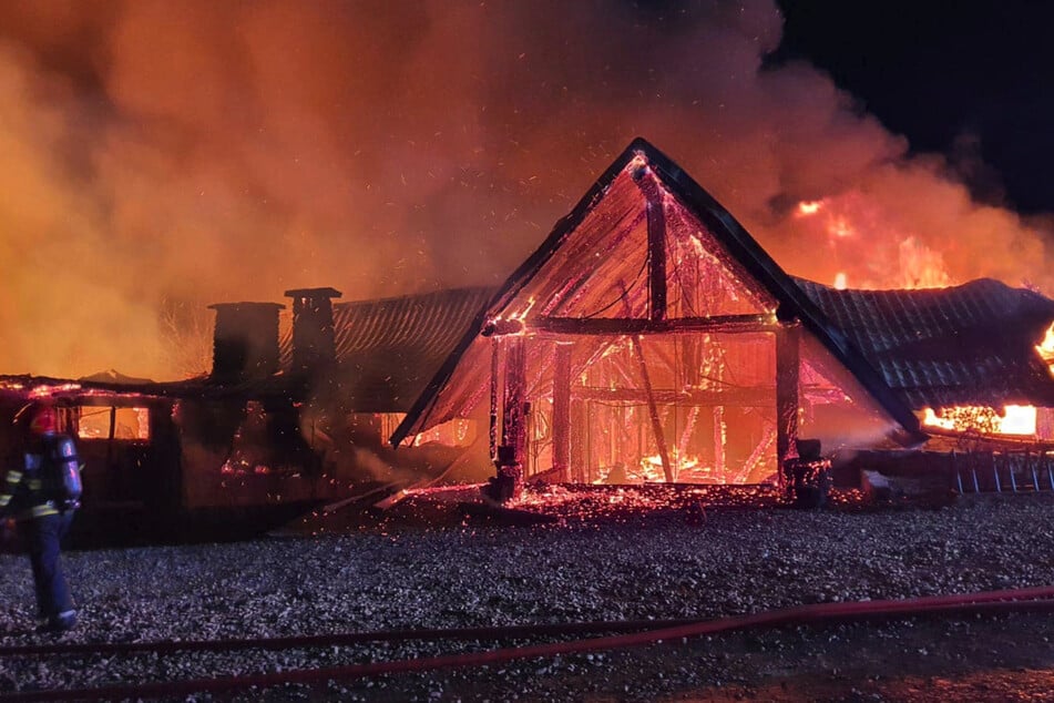 Feuer-Drama in den Karpaten: Brand in Herberge kostet Menschen das Leben