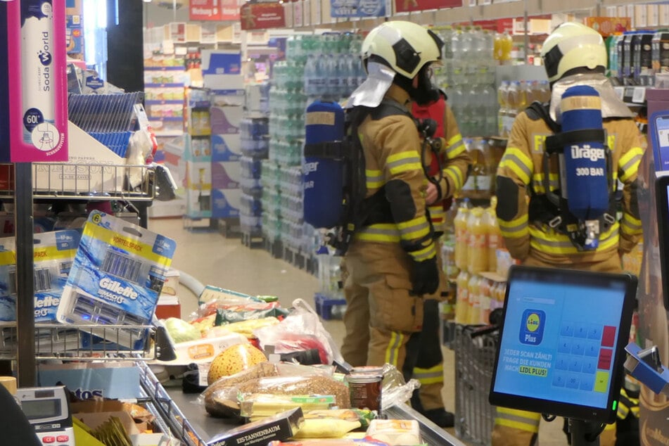 Brand im Lidl-Markt: Mitarbeiter müssen Filiale evakuieren