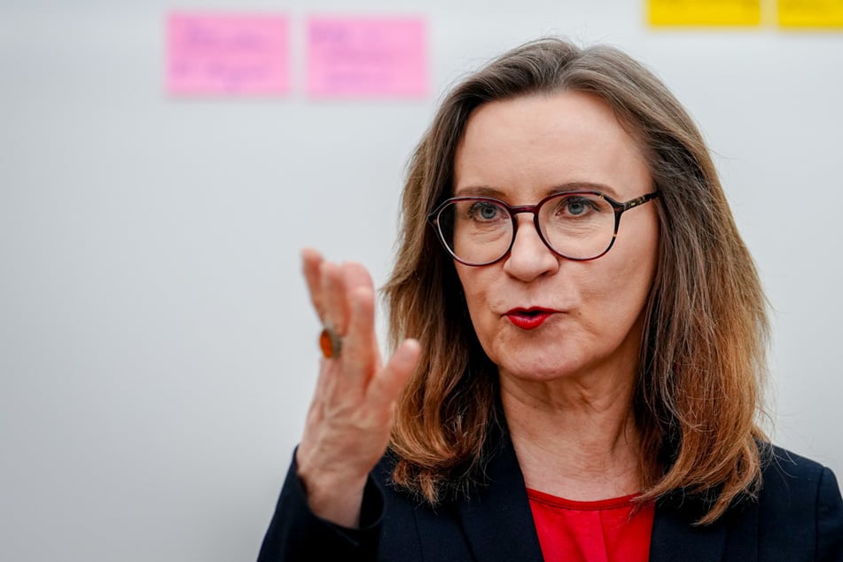 Sigrid Nikutta (56) muss von ihrem Chefposten bei der DB Cargo zurücktreten.