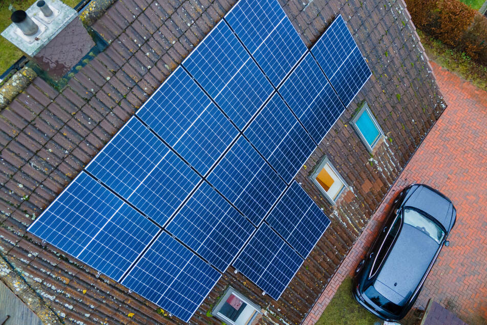 Die Nutzung von Dachflächen für Solarmodule ist die verbreitetste Form der privaten Stromerzeugung.