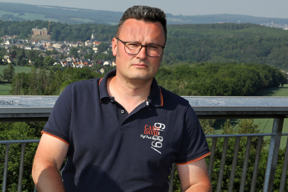 Bürgervereins-Chef Alexander Illing (44) will die geplante Schließung der Kinderklinik nicht hinnehmen.