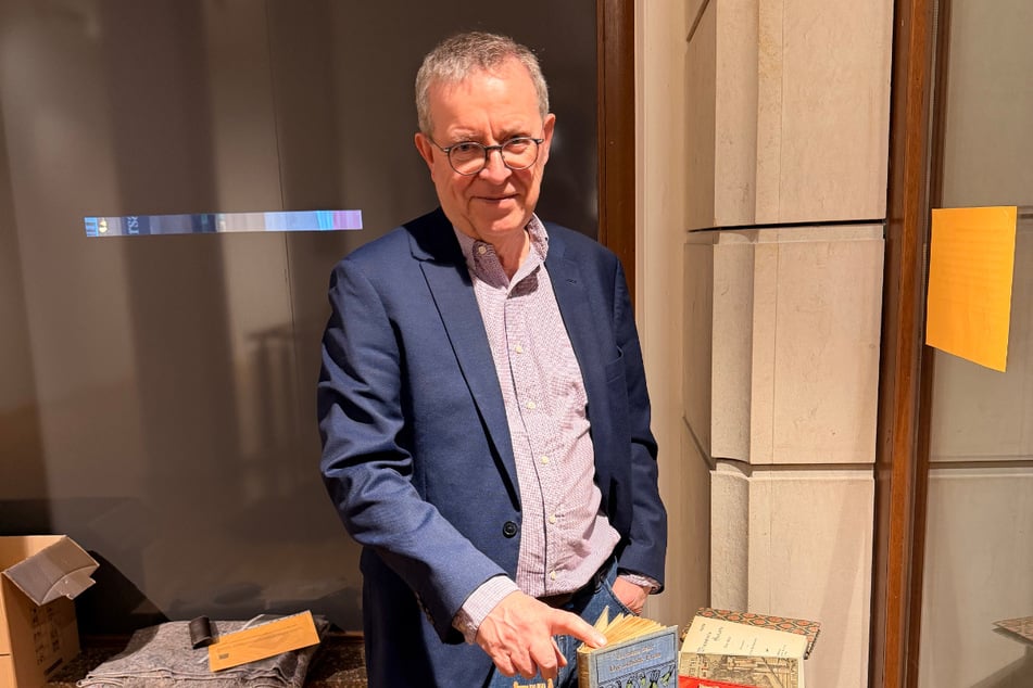 Prof. Siegfried Lokatis (69) ist stolz, was er und seine Studenten auch diesem Jahr wieder gezaubert haben.