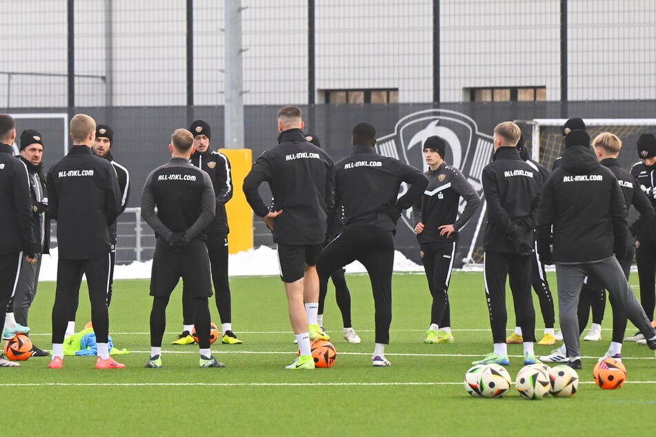 Trainingsauftakt am Samstag bei null Grad und eisigem Wind. Ab dem heutigen Montag wird's wärmer. Zwischen 16 und 18 Grad sollen die Temperaturen in Antalya werden.