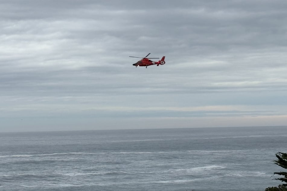 Mit einem Helikopter suchten die Einsatzkräfte auch am Samstag nach dem Mädchen.