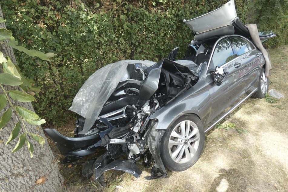Die Beifahrerin im Mercedes erlitt tödliche Verletzungen.