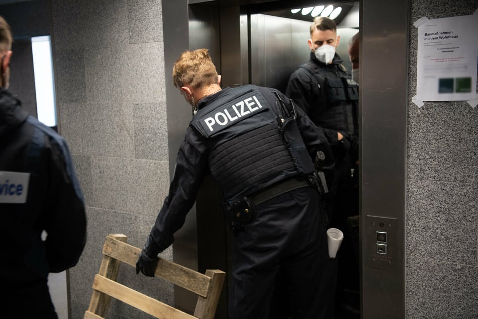 80 Einsatzkräfte durchsuchten bei dem Einsatz sieben verschiedene Örtlichkeiten im Berliner Stadtgebiet. (Symbolbild)