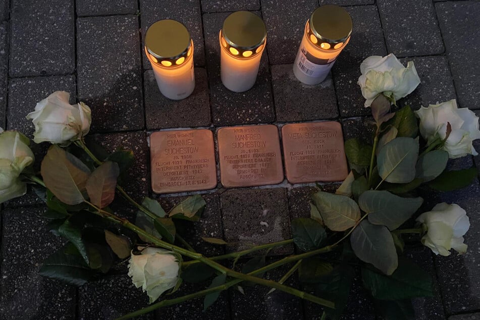 So sahen die Stolpersteine in Eilenburg vor der Schändung aus.
