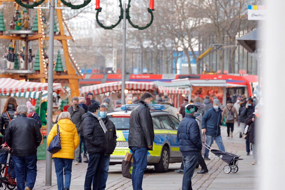 Auf Streife gegen Maskenmuffel! Die Polizei erwischte am Donnerstag mehrere Personen ohne Mundschutz in der Chemnitzer City.