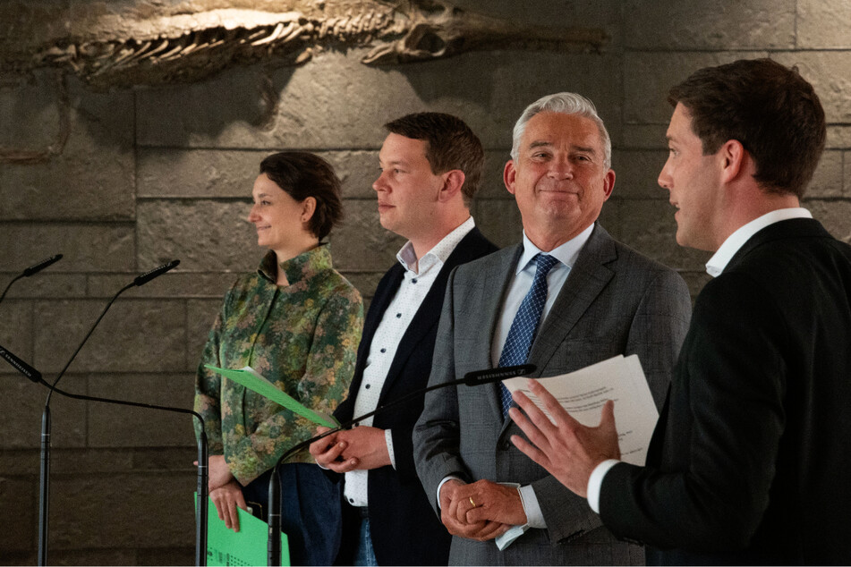 Sandra Detzer (40, Grüne), Oliver Hildenbrand (33, Grüne), Thomas Strobl (61, CDU) und Manuel Hagel (32, CDU, v.l.n.r.) nehmen an einem Pressestatement zur Besetzung der Verhandlungsteams für die Koalitionsverhandlungen nach der Landtagswahl in Baden-Württemberg teil.