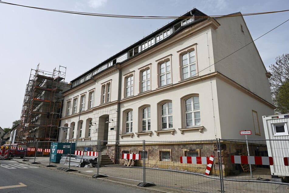 Nach mehr als zweijähriger Bauzeit läuft der Schulbetrieb in der Chemnitzer Grundschule Adelsberg wieder.