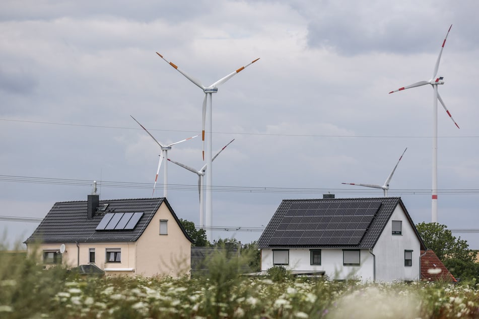 Zwei Prozent der Landesfläche sollen für den Bau von Windparks ausgewiesen werden - gibt das Bundesgesetz vor. Dagegen gibt es immer mehr Widerstand.