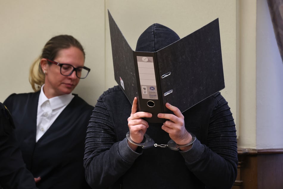 Der 22-jährige Angeklagte hat die Tat gestanden, trotzdem zweifelt die Staatsanwaltschaft an einem Teil seiner Ausführungen.