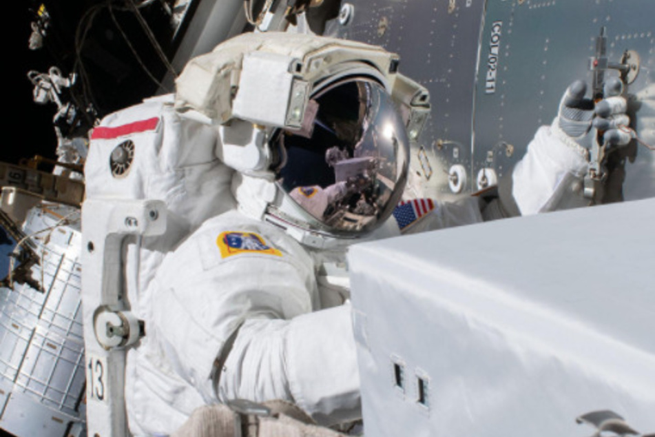 Schnelles Internet: Astronauten im gefährlichen ISS-Außeneinsatz