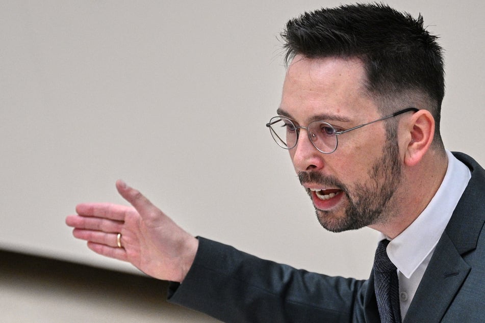 AfD-Vorstandsmitglied Dennis Hohloch (37) wird vom Verfassungsschutz Brandenburg als rechtsextrem eingestuft.
