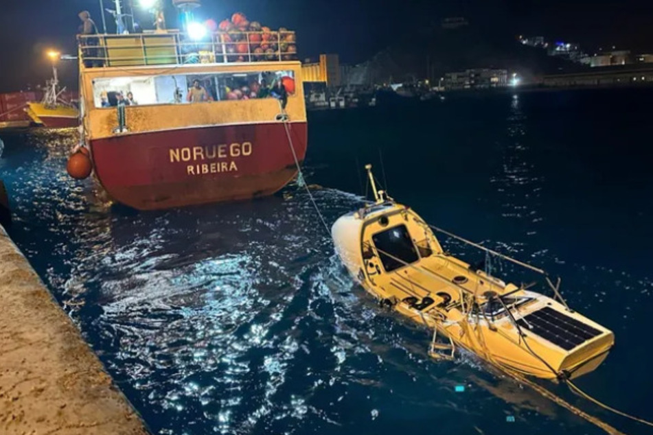 Ein Fischereiboot fand schließlich Michael Holt und sein Boot.