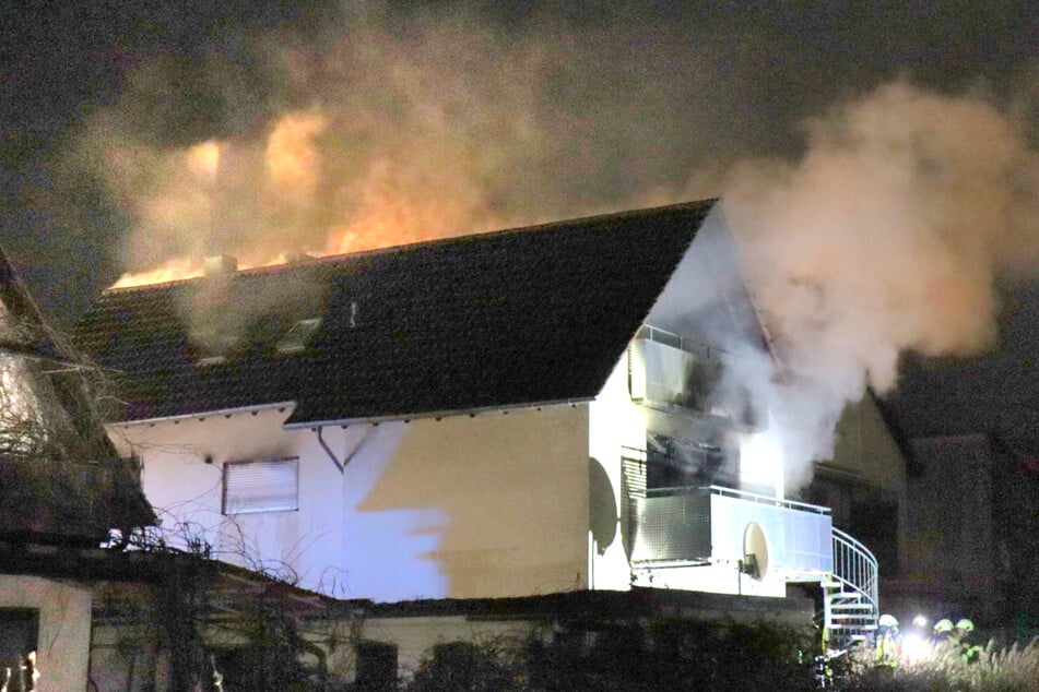 Hausbewohner retten sich ins Freie: Rund 150.000 Euro Schaden