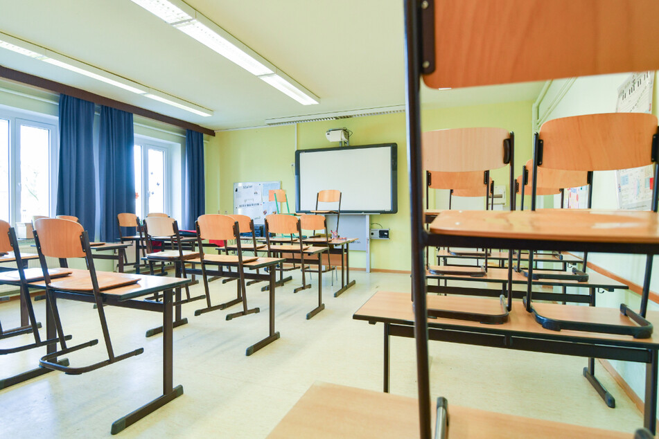 Leere Klassenräume ade: In Erfurts Schulen dürfen ab dem morgigen Donnerstag wieder alle Klassenstufen in die Schule. (Symbolbild)